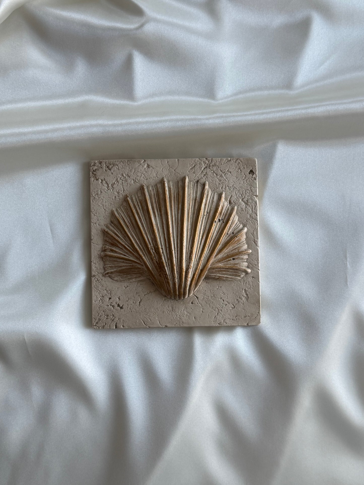 Vintage Canadian Ceramic Wall Art – Shell Set (2 pcs)