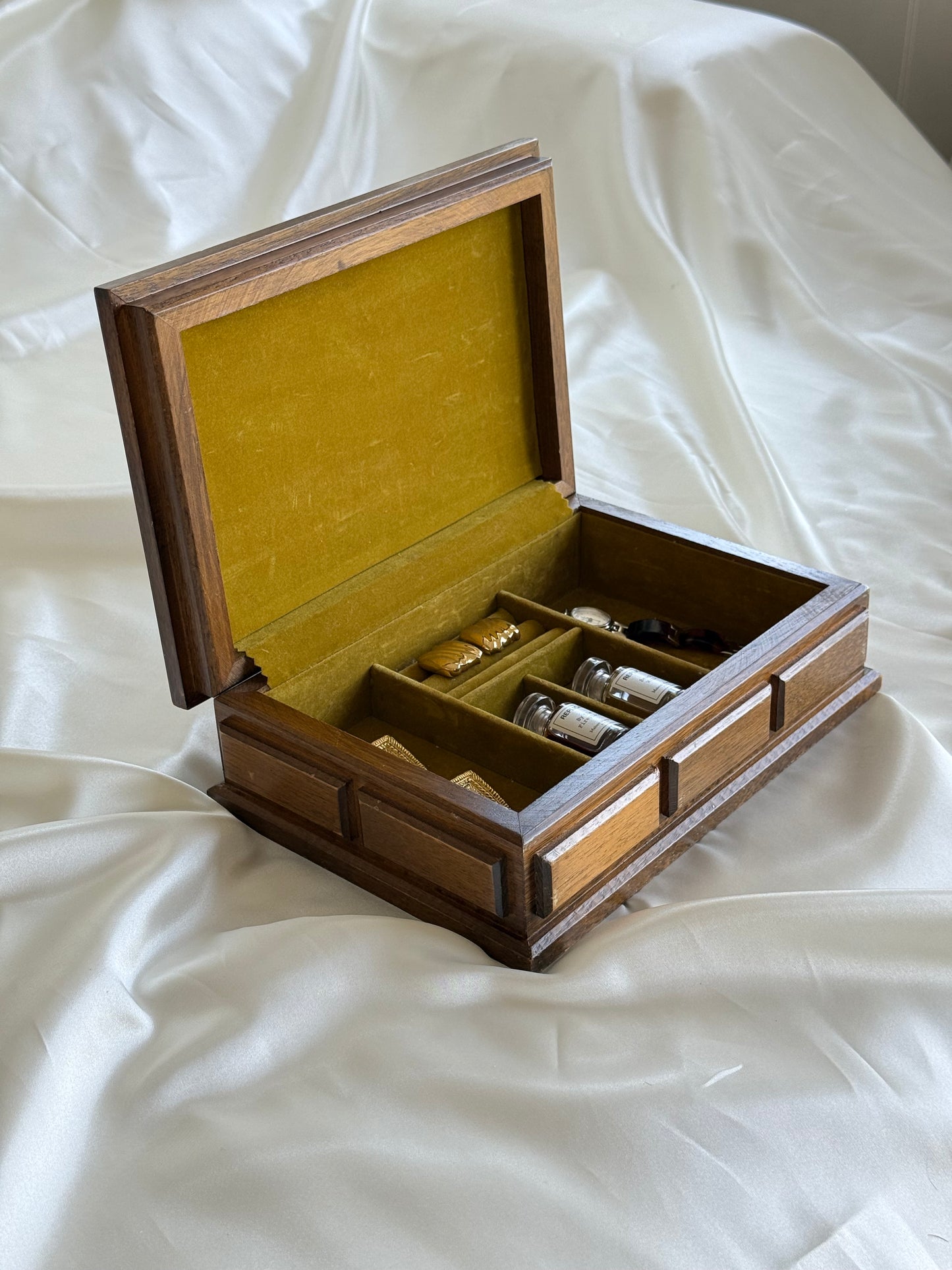 Vintage wooden jewelry box