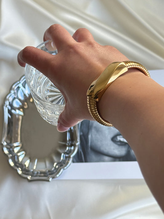 Vintage Gold-Tone Sculptural Stretch Bracelet