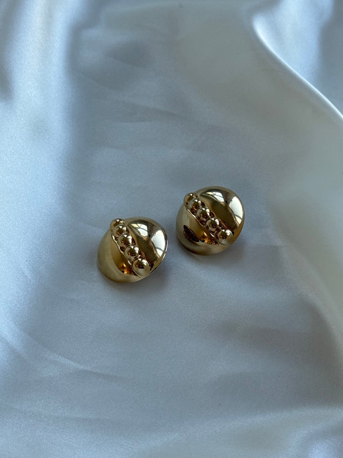 Vintage Lightweight Gold-Toned Clip-On Earrings
