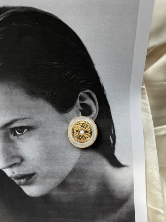 Vintage Clip-On Earrings – Gold & Mother of Pearl Look
