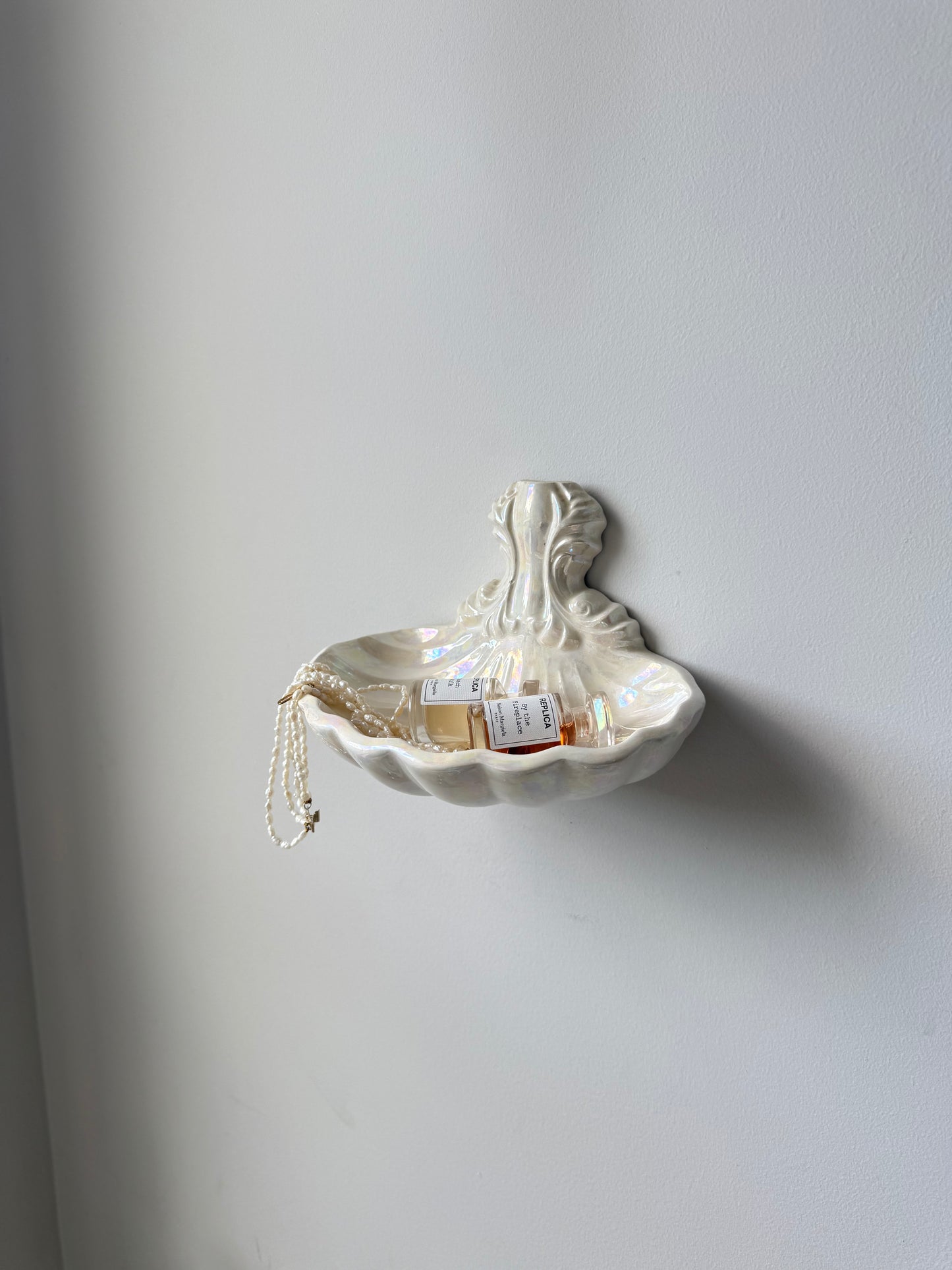 Vintage Wall Shell Dish – Pearl Lustre Ceramic