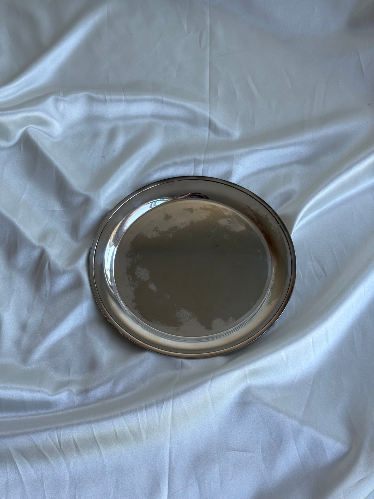 Vintage Silver Plated Round Vanity Tray – Minimalist Jewelry & Perfume Display