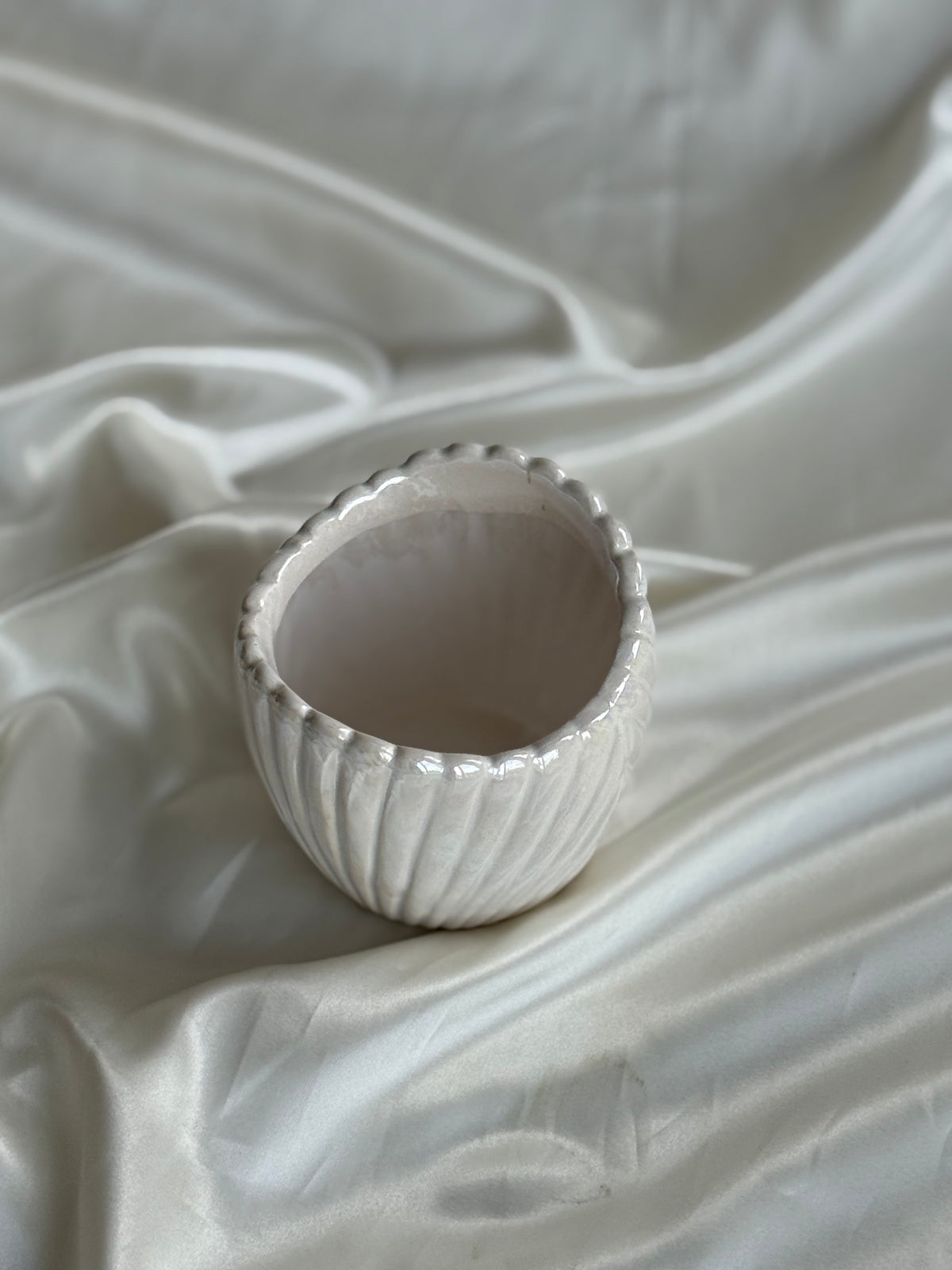 Vintage Iridescent White Ceramic Clam Shell Planter