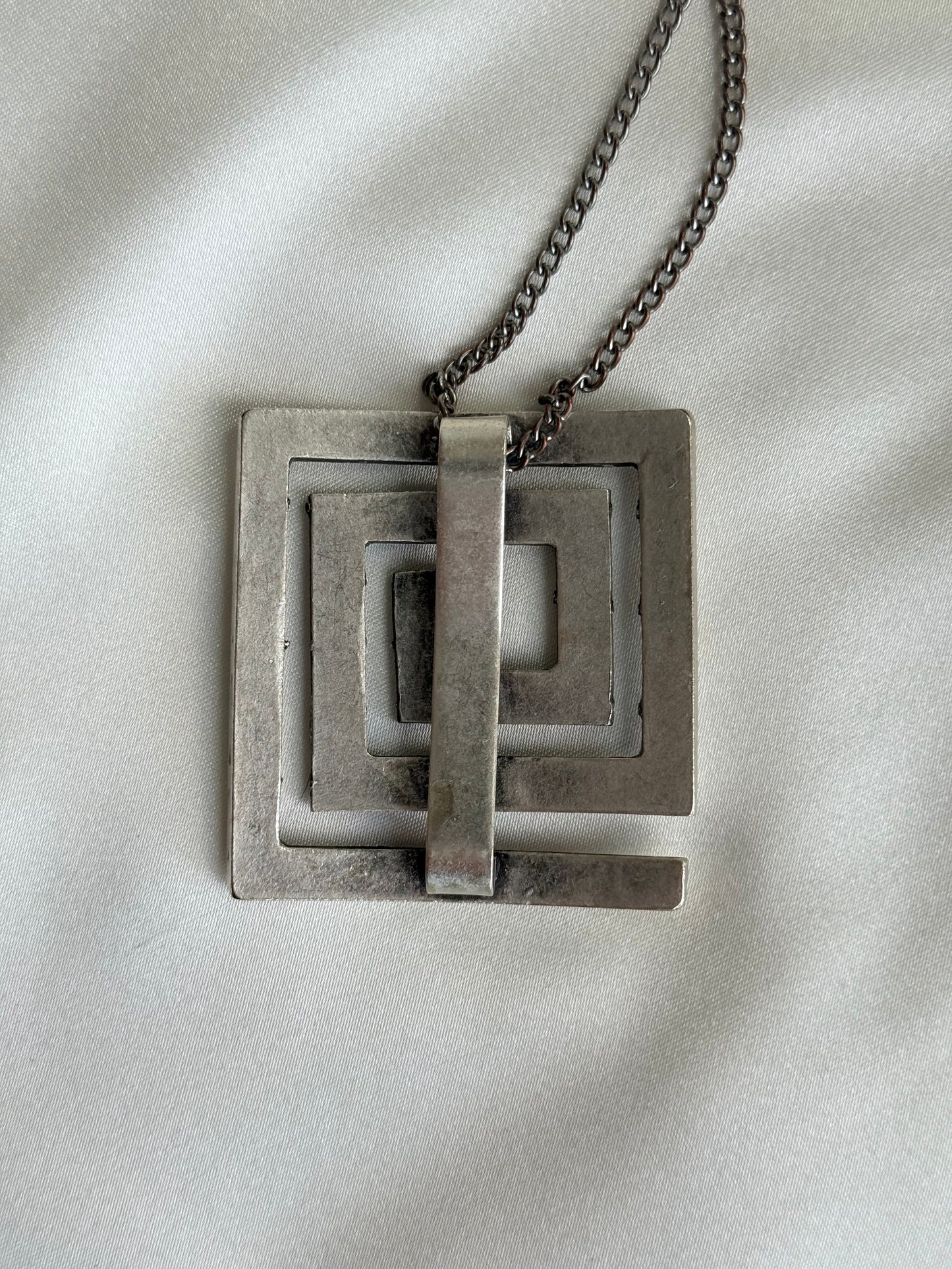 Vintage Geometric Pendant Necklace – Long Chain