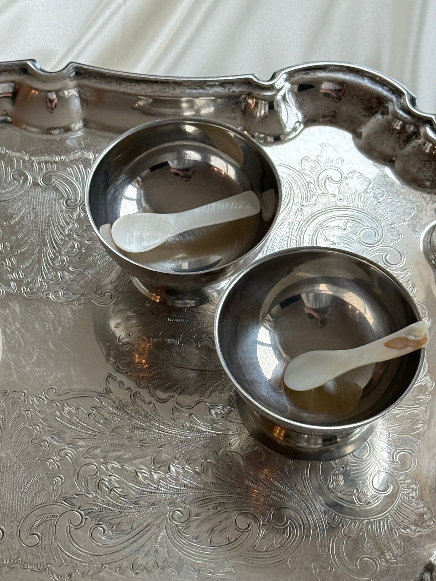 Set of 5 Stainless Steel Serving Bowls with Mother-of-Pearl Spoons