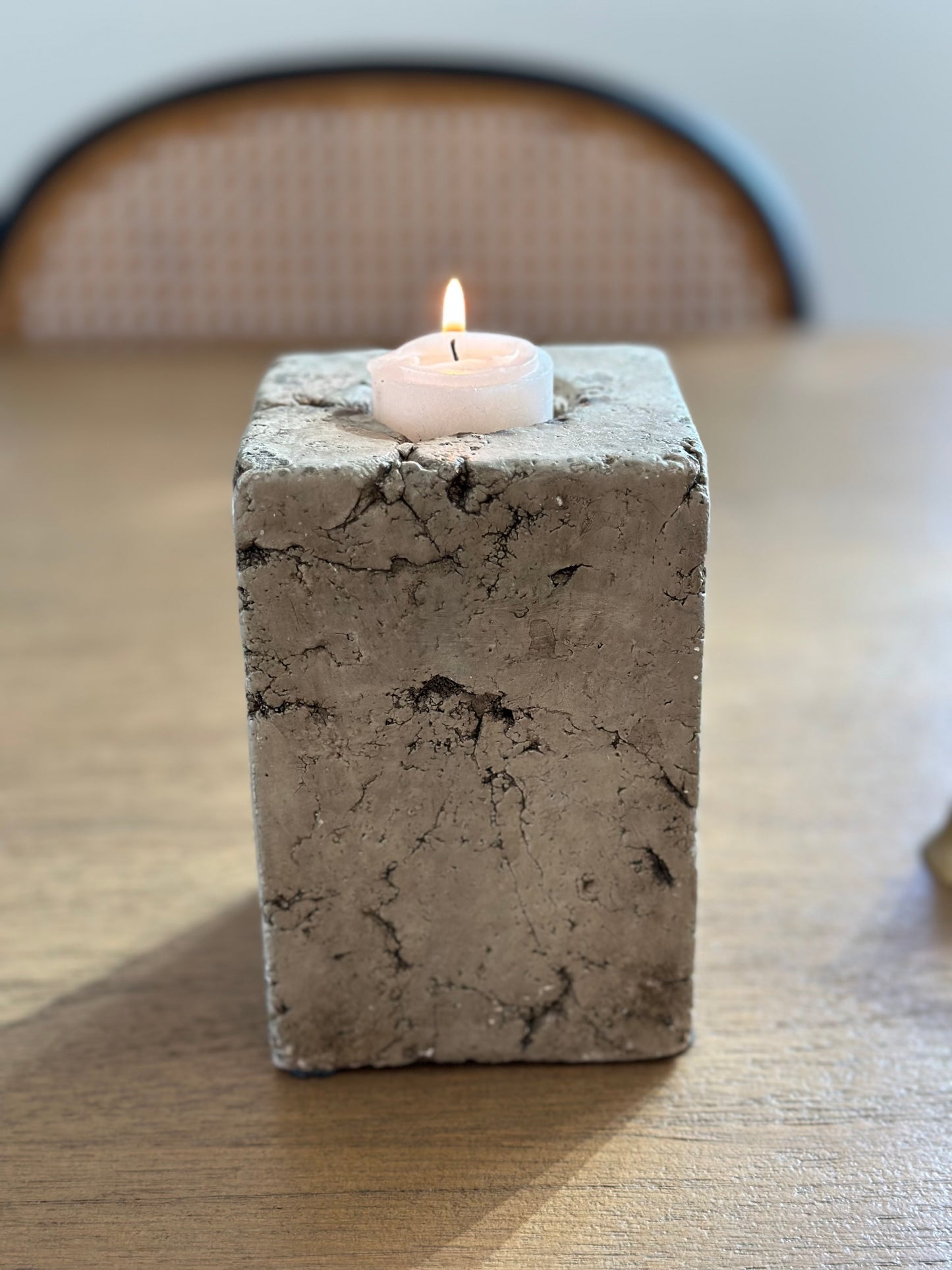 Concrete candleholder