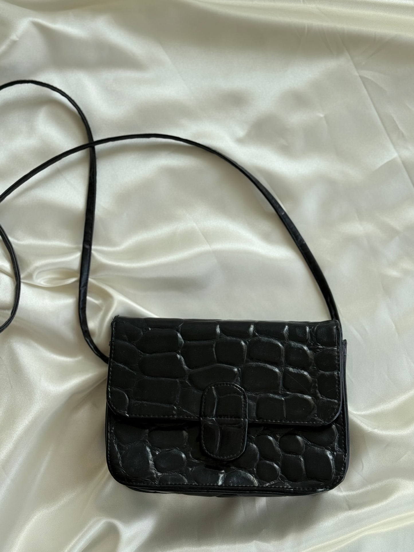 Vintage Black Croc-Embossed Crossbody Bag