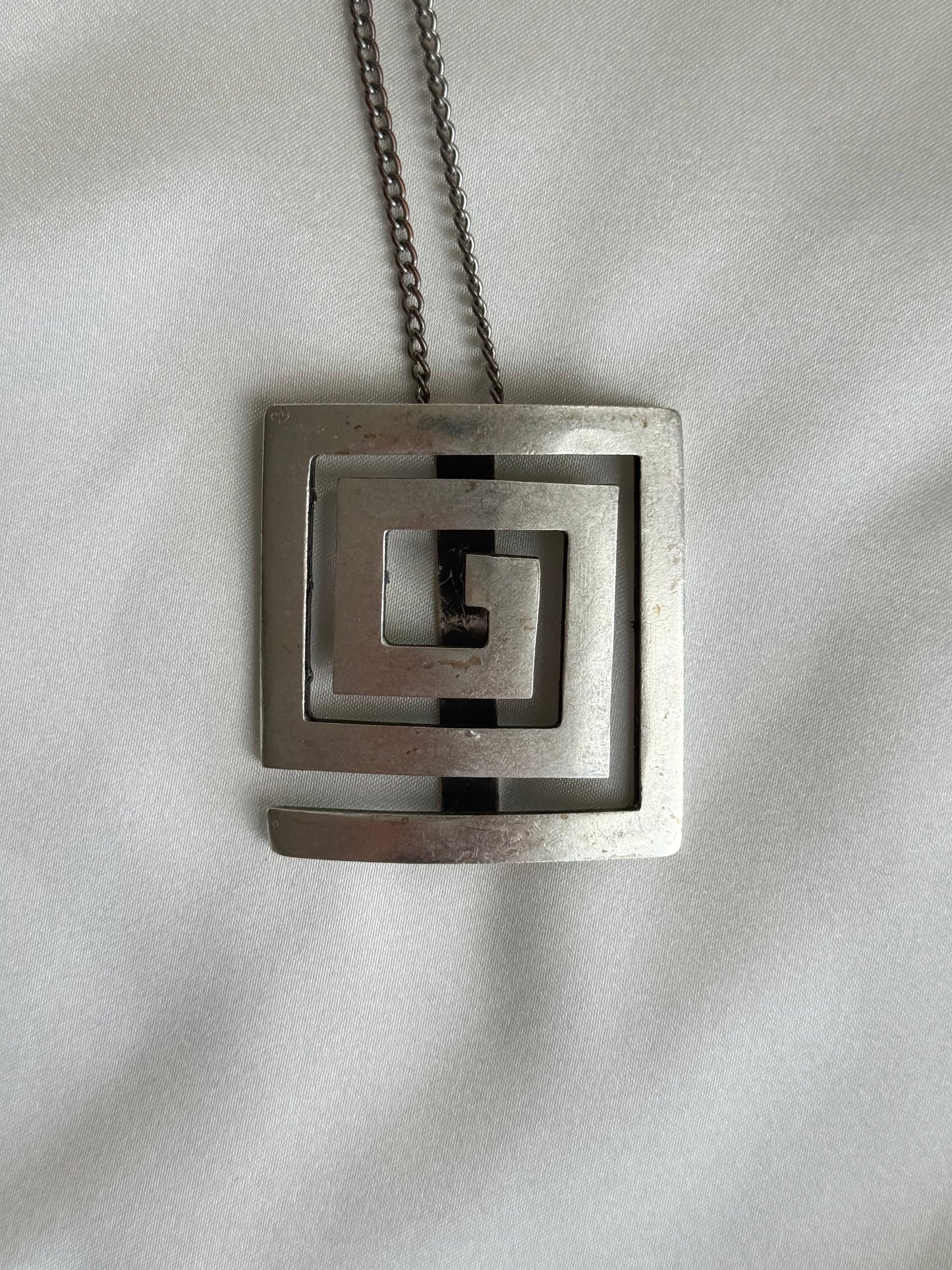 Vintage Geometric Pendant Necklace – Long Chain