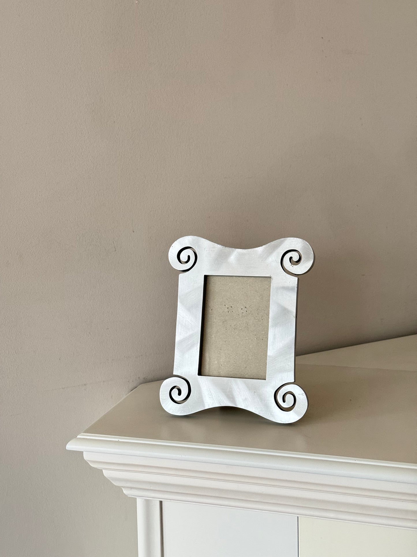 Sculptural photo frame