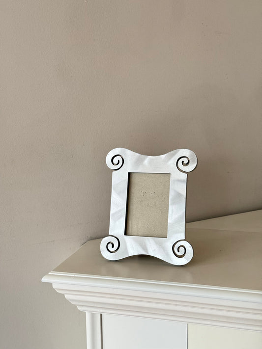 Sculptural photo frame