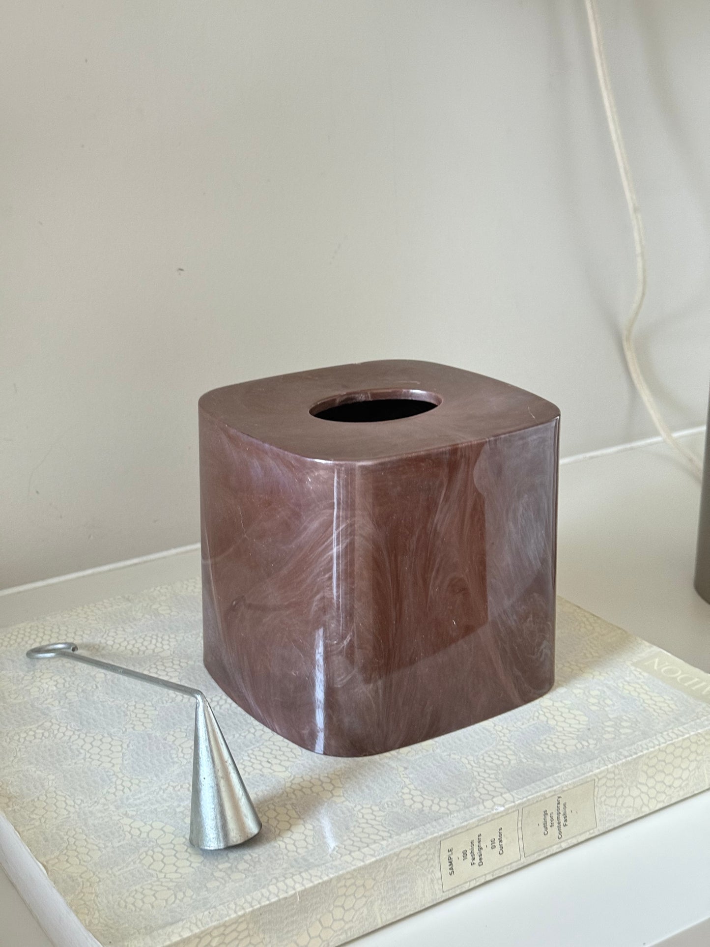 Vintage Acrylic Tissue Box Cover — Mocha Swirl