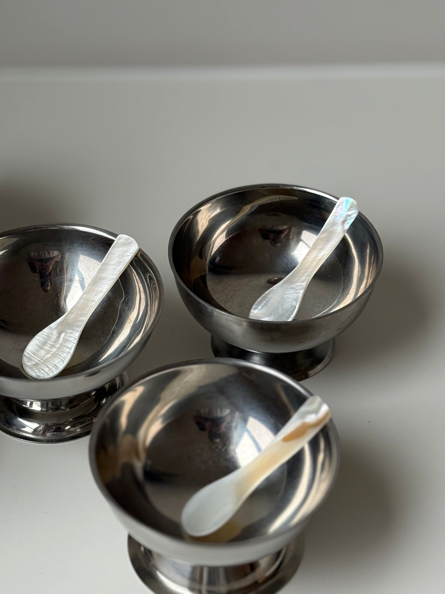 Set of 5 Stainless Steel Serving Bowls with Mother-of-Pearl Spoons