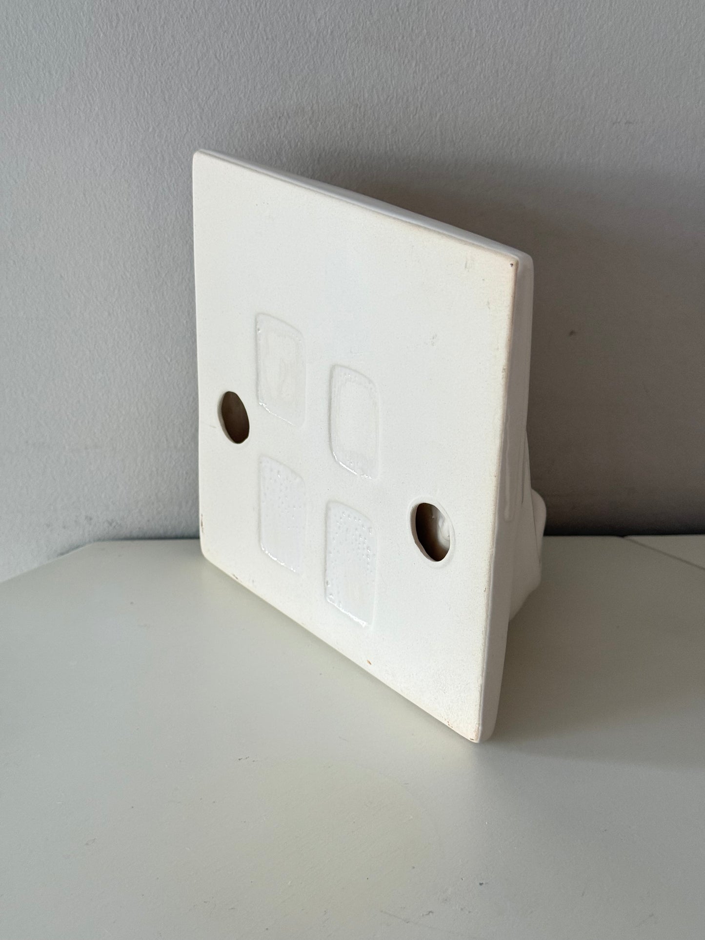 Vintage White Ceramic Shell Wall-Mounted Soap Dish