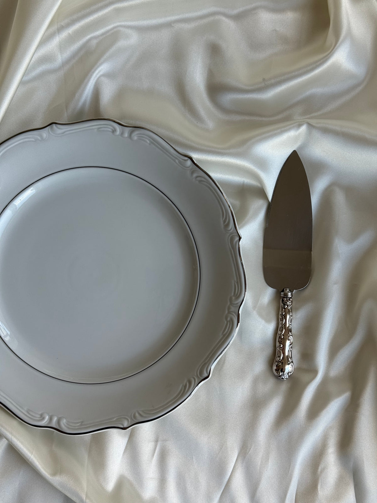 Vintage Wałbrzych Polish porcelain serving plate