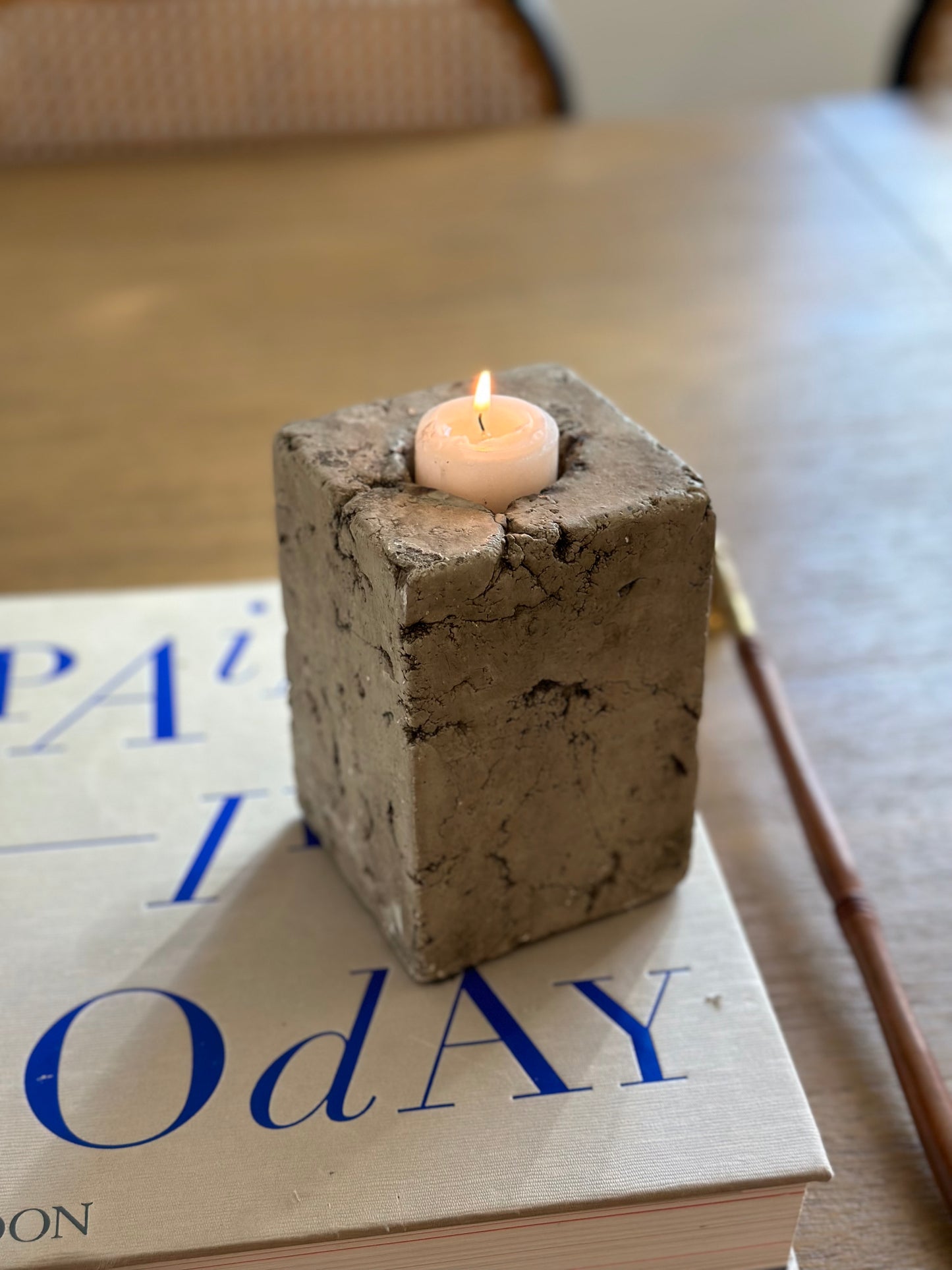 Concrete candleholder