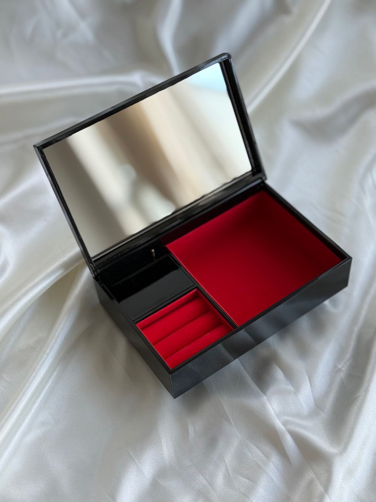 Vintage Japanese Lacquered Musical Jewelry Box