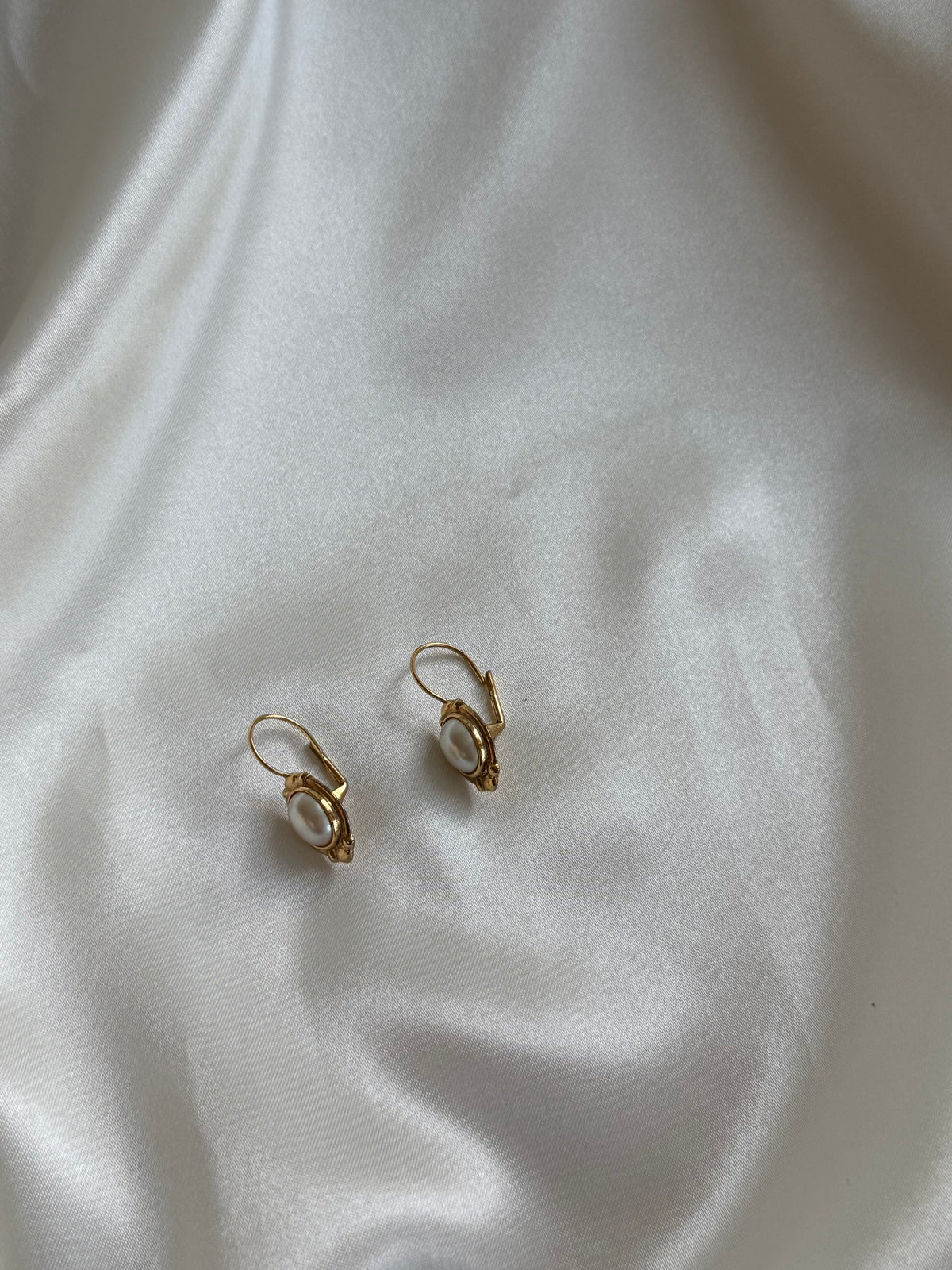 Vintage Gold Tone Faux Pearl Drop Earrings