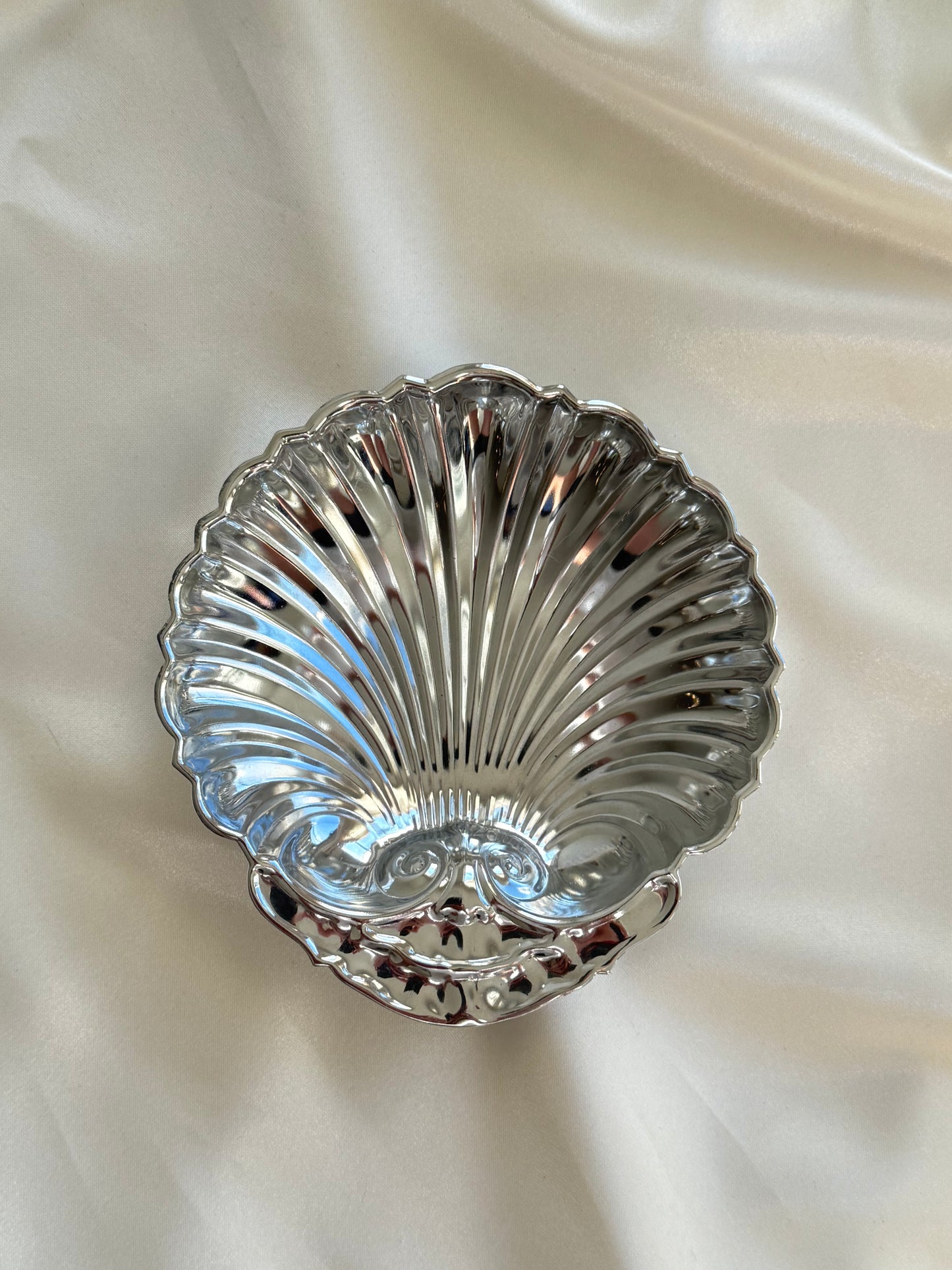 Vintage Shell Condiment Dish with Mother of Pearl Spoon
