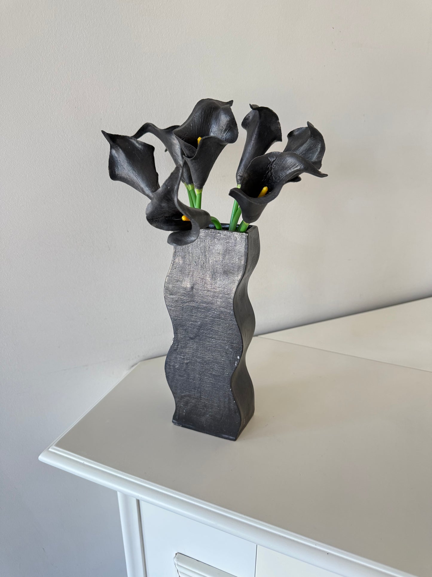Wavy organic ceramic vase