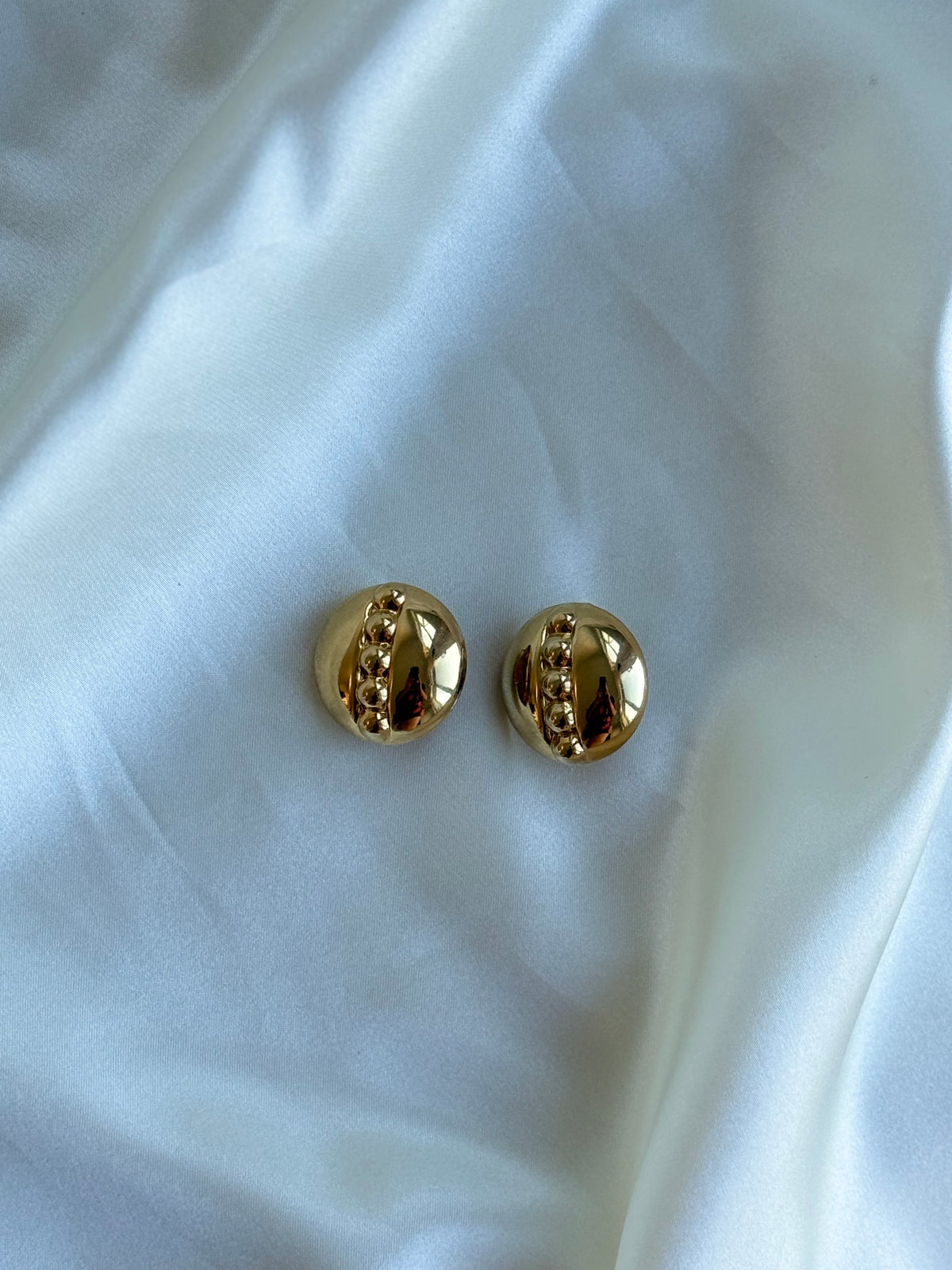 Vintage Lightweight Gold-Toned Clip-On Earrings