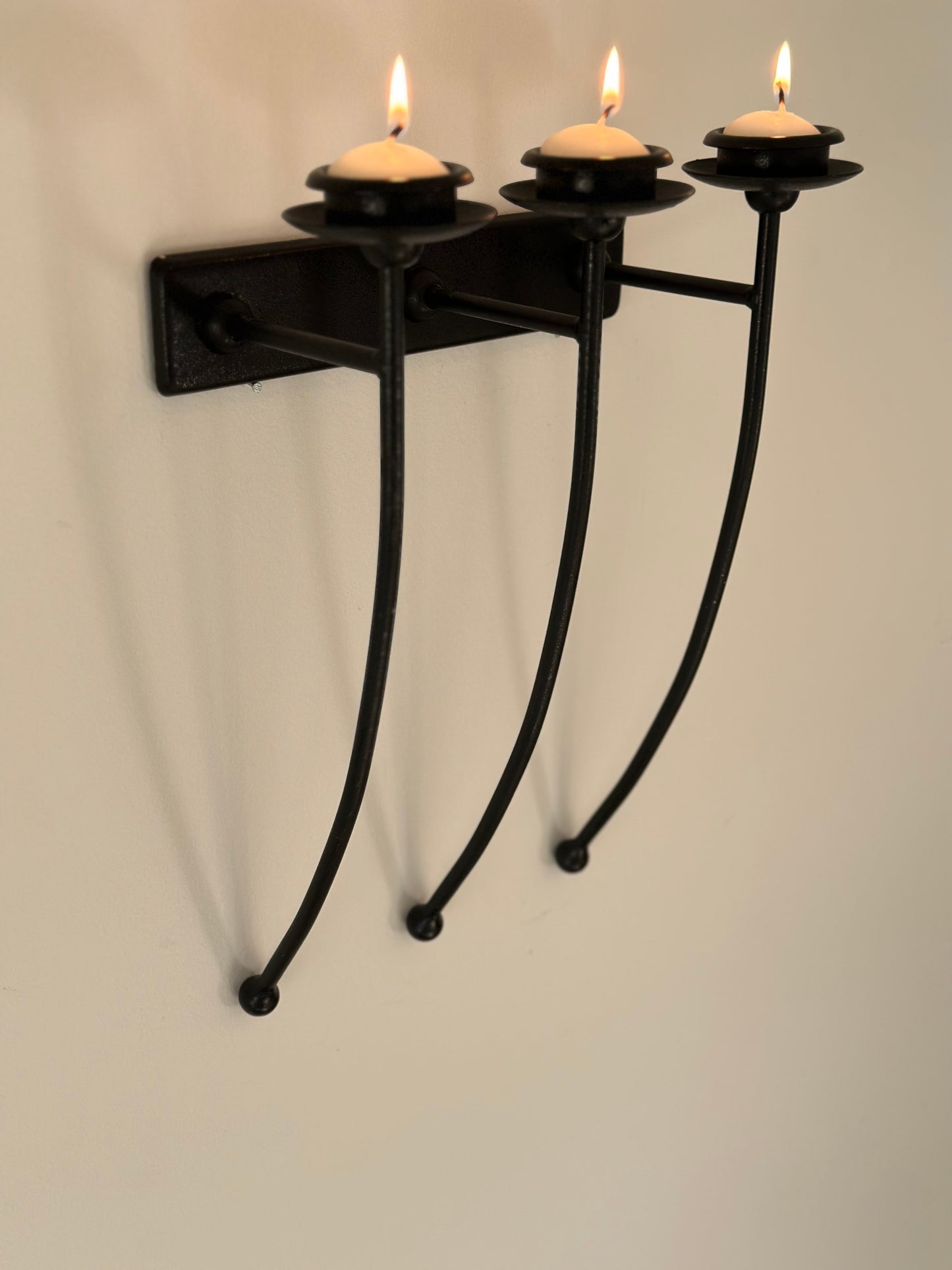 Metal candleholder sconce