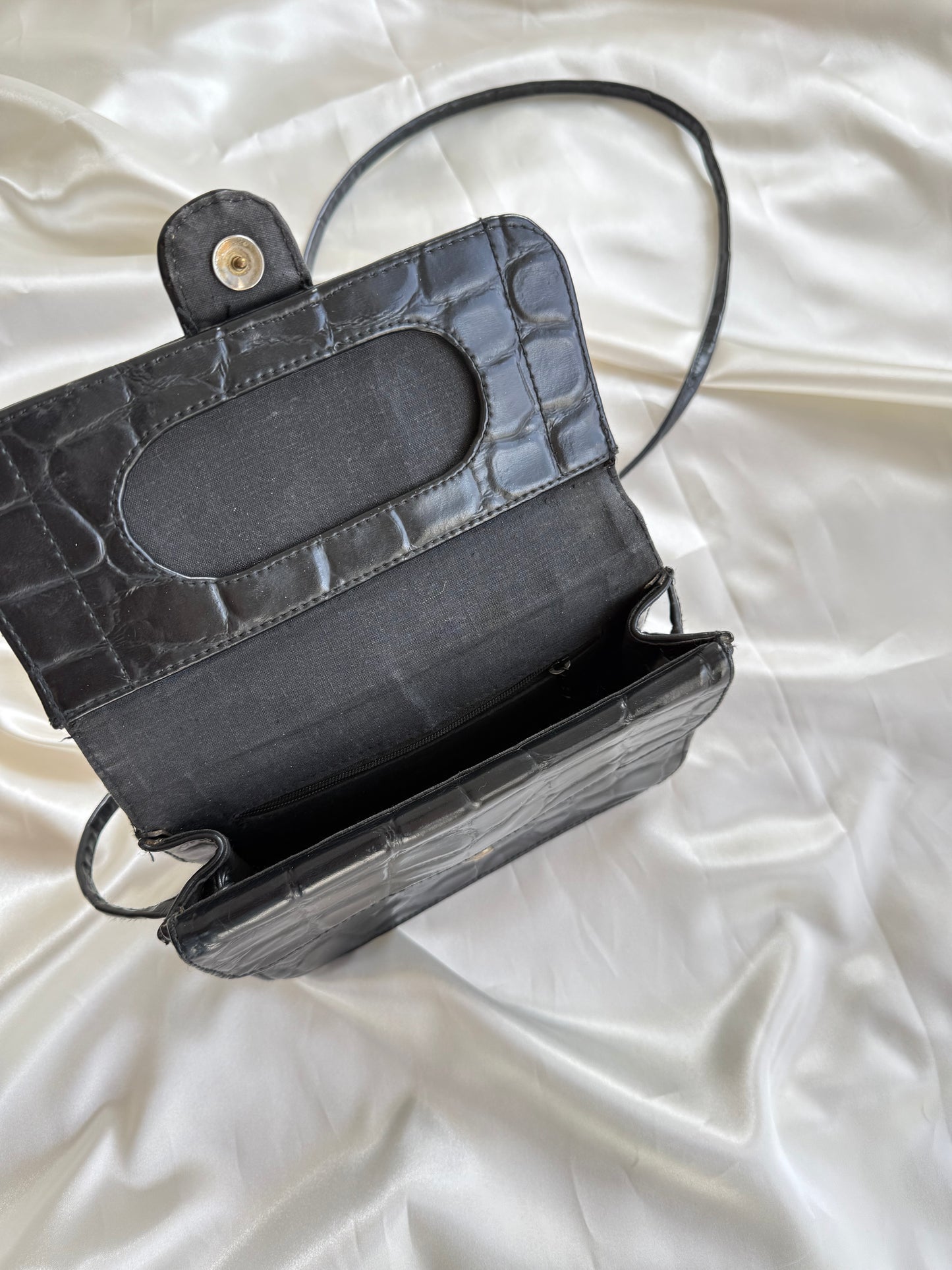 Vintage Black Croc-Embossed Crossbody Bag