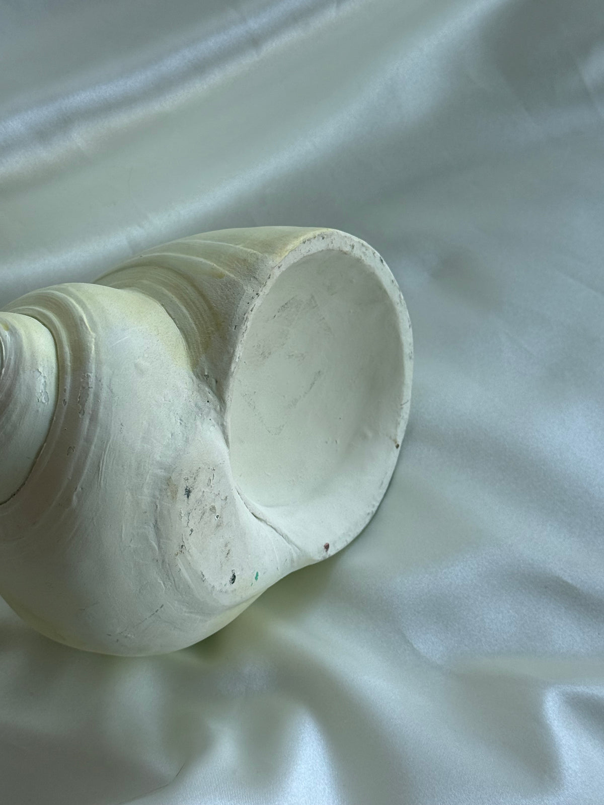 Natural Ivory Ceramic Seashell Sculpture – Coastal Decorative Accent