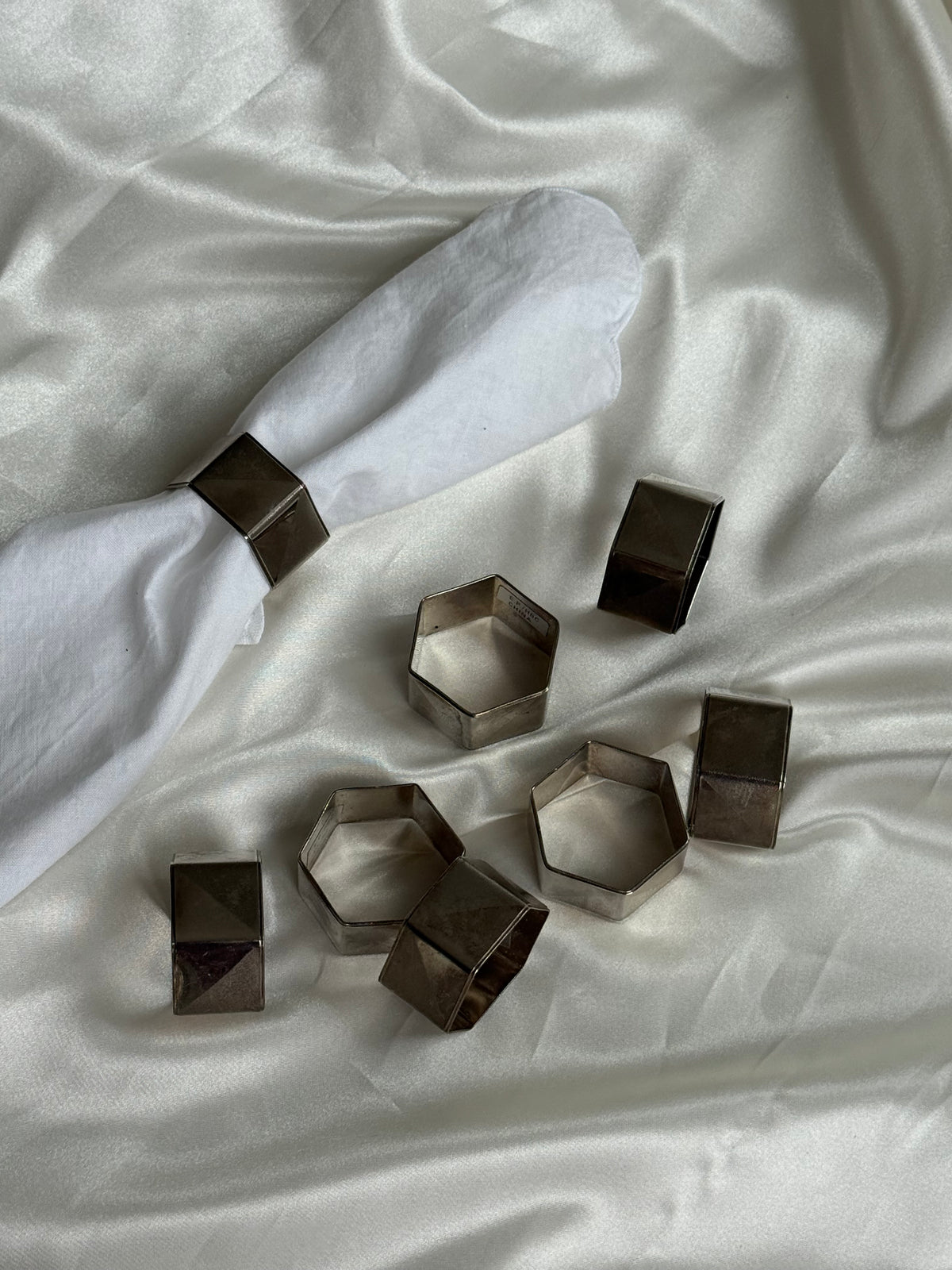 Vintage Silver-Plated Geometric Napkin Rings – Set of 8