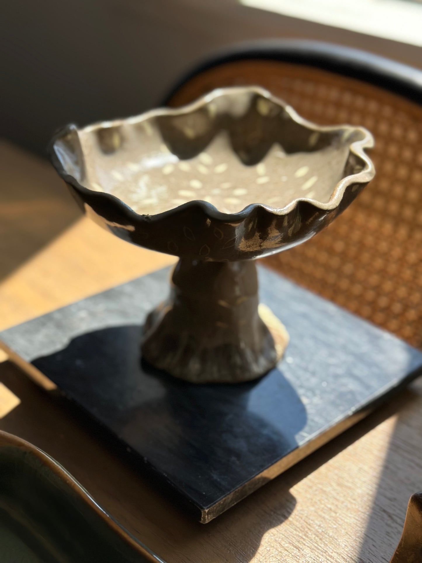 Pottery pedestal tray