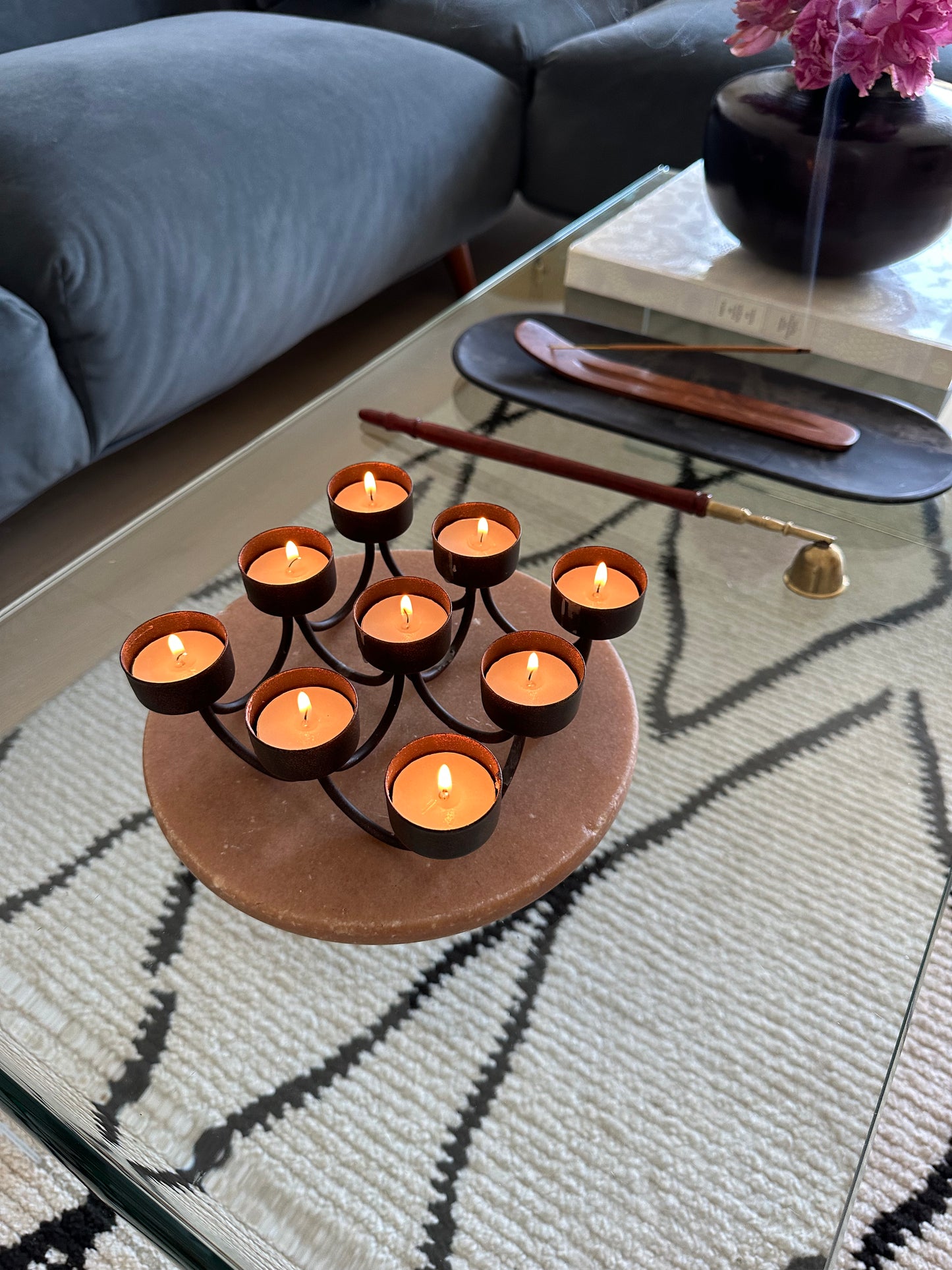 Iron tealight candleholder