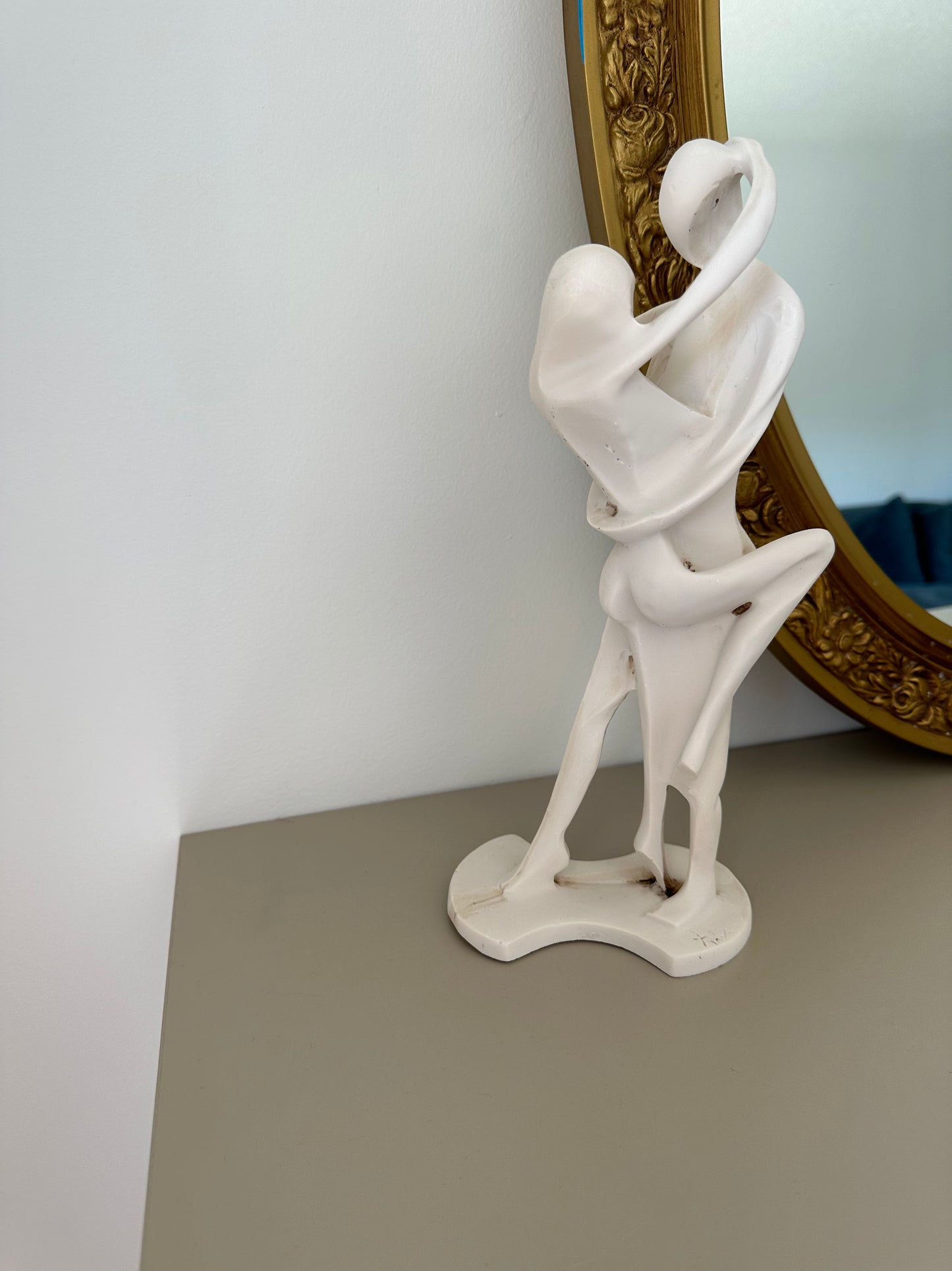 Couple figurine