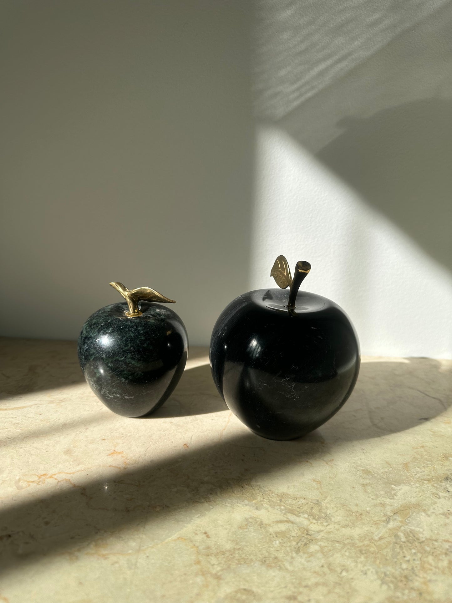 Marble apples