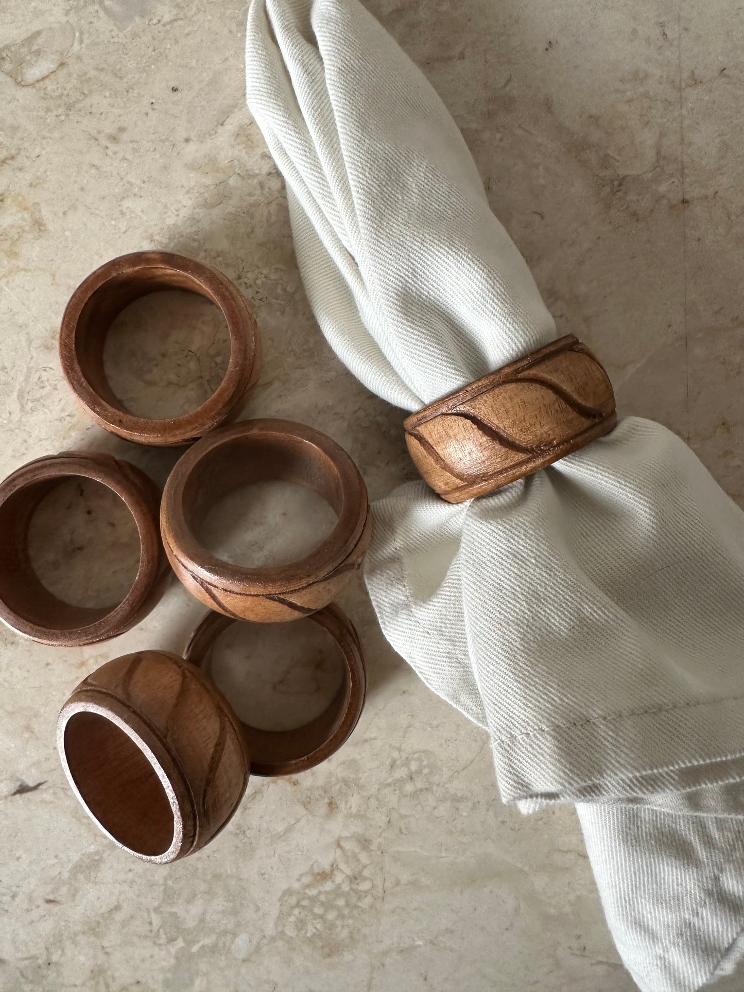 Wooden napkin rings with cotton napkins