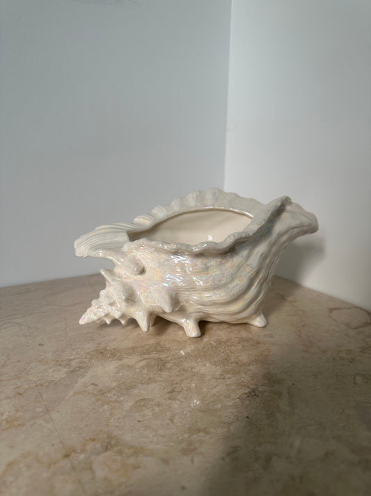 Vintage shell catchall