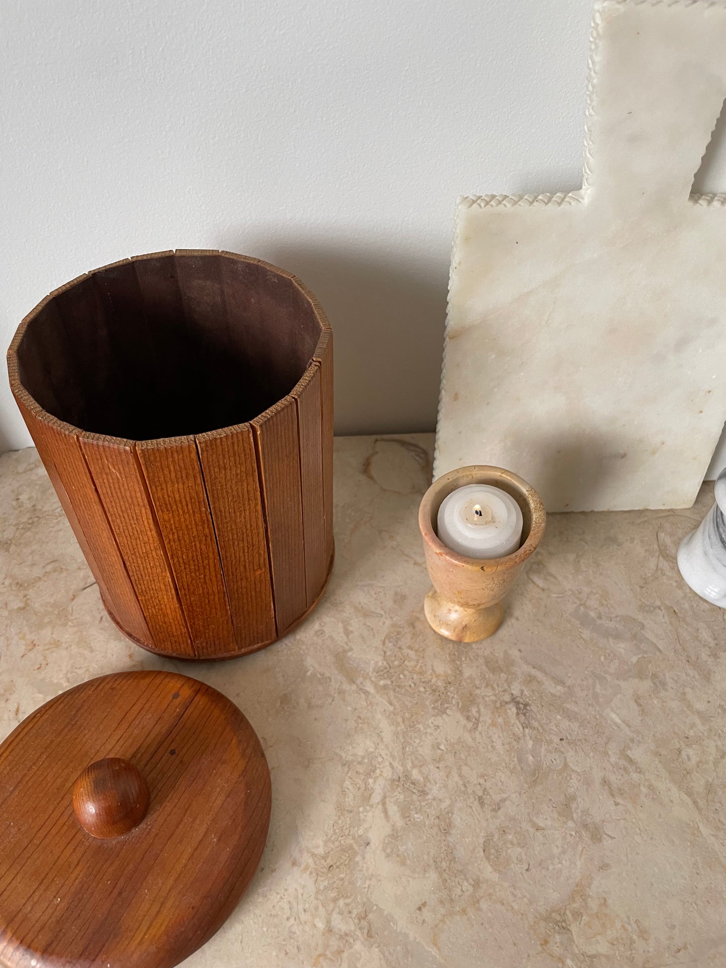 Wooden canister with lid