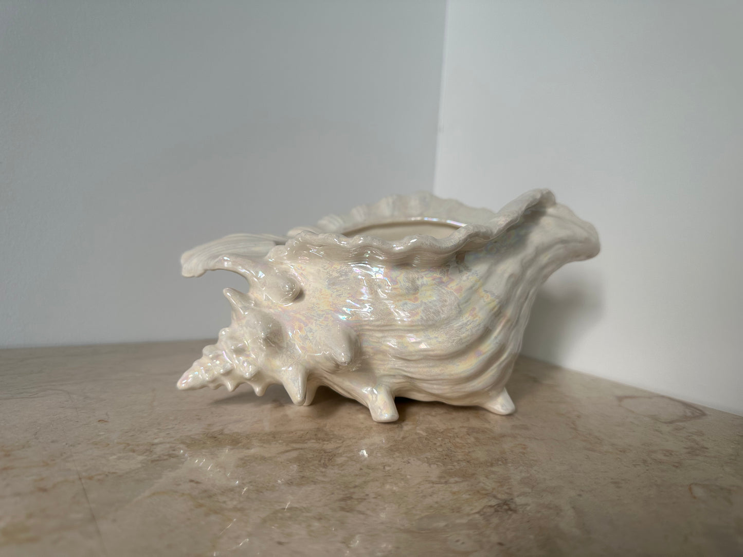 Vintage shell catchall