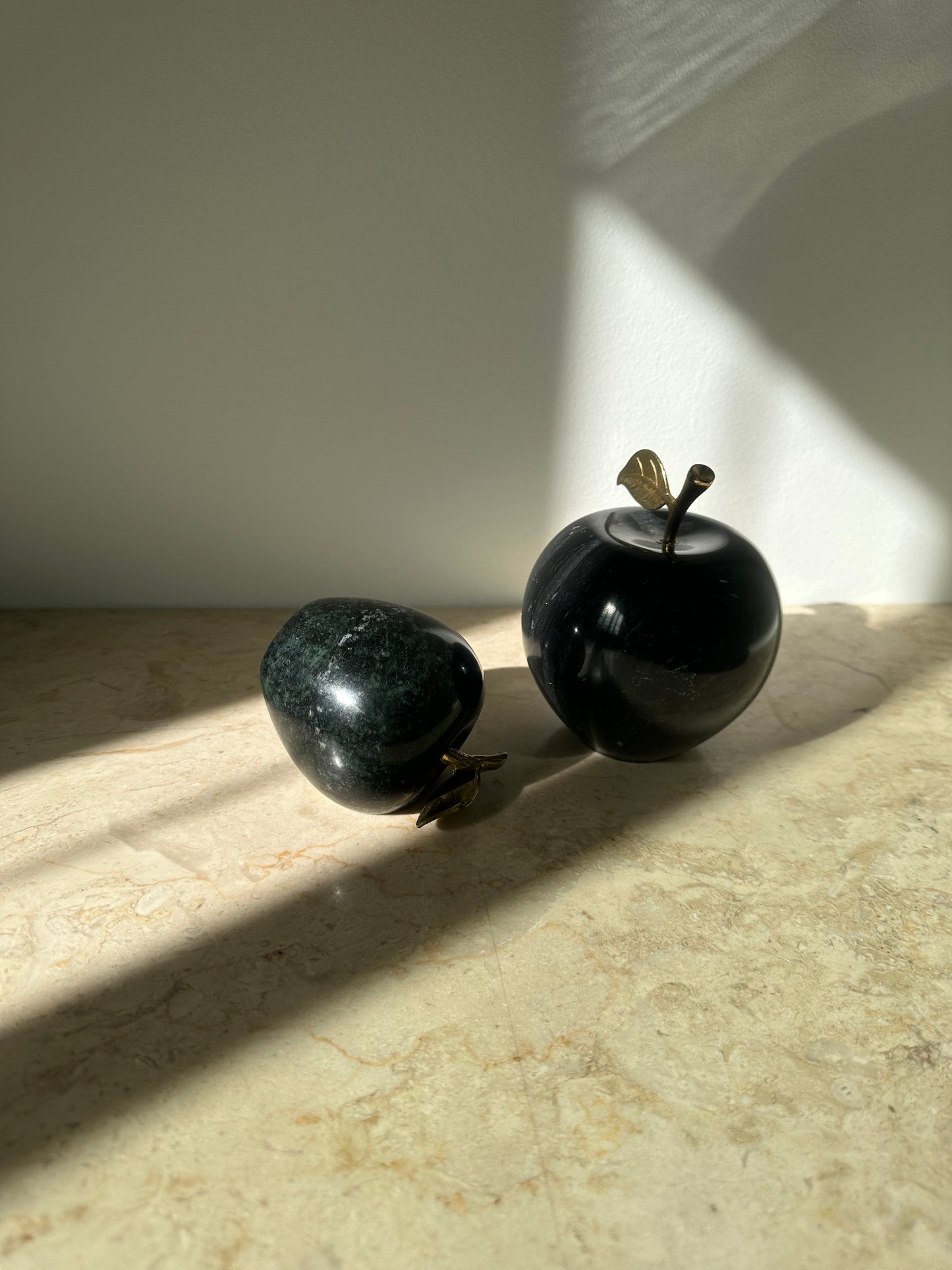 Marble apples